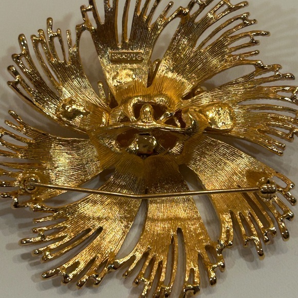 VTG MONET “Cordelia” BROOCH - Picture 2 of 5